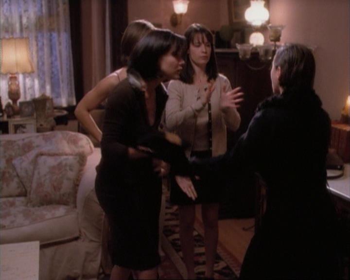 Charmed-Online-dot-net_107TheFourthSister0881.jpg