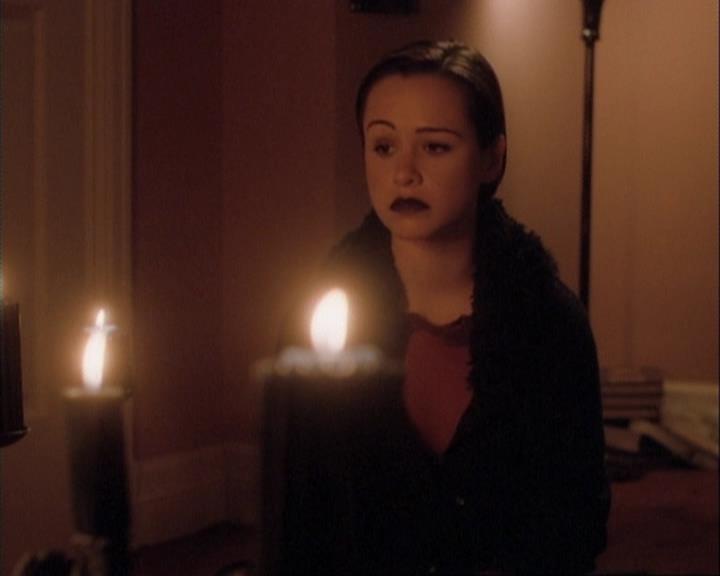 Charmed-Online-dot-net_107TheFourthSister0939.jpg