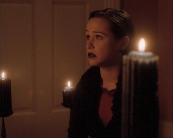 Charmed-Online-dot-net_107TheFourthSister0964.jpg