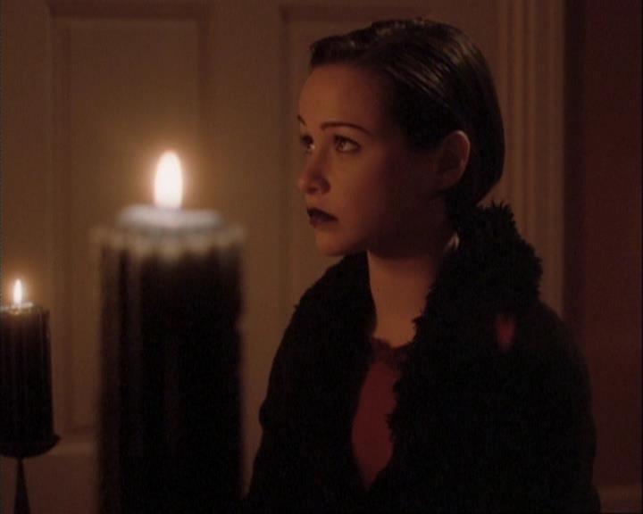 Charmed-Online-dot-net_107TheFourthSister0969.jpg