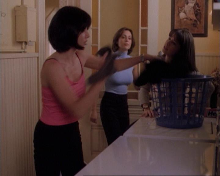 Charmed-Online-dot-net_107TheFourthSister1040.jpg