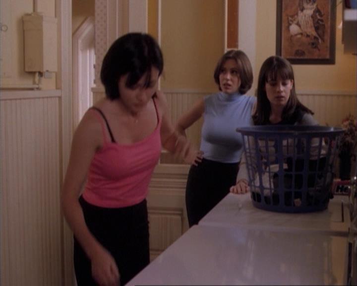 Charmed-Online-dot-net_107TheFourthSister1050.jpg