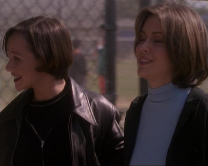 Charmed-Online-dot-net_107TheFourthSister1138.jpg