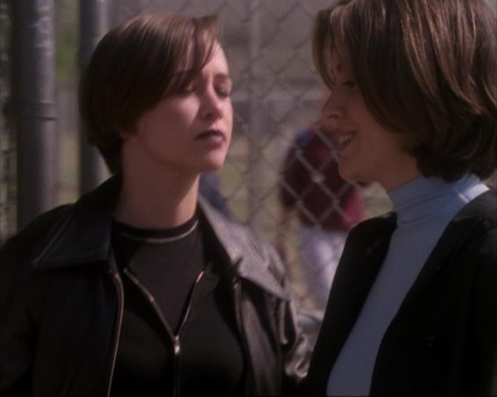 Charmed-Online-dot-net_107TheFourthSister1139.jpg Charmed-Online-dot-net_107TheFourthSister1139.jpg