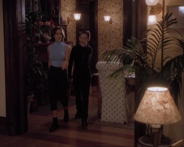 Charmed-Online-dot-net_107TheFourthSister1249.jpg