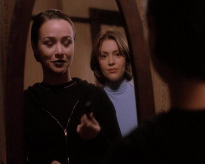 Charmed-Online-dot-net_107TheFourthSister1329.jpg