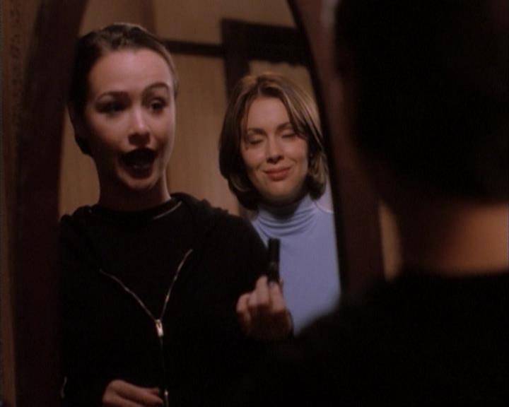 Charmed-Online-dot-net_107TheFourthSister1332.jpg