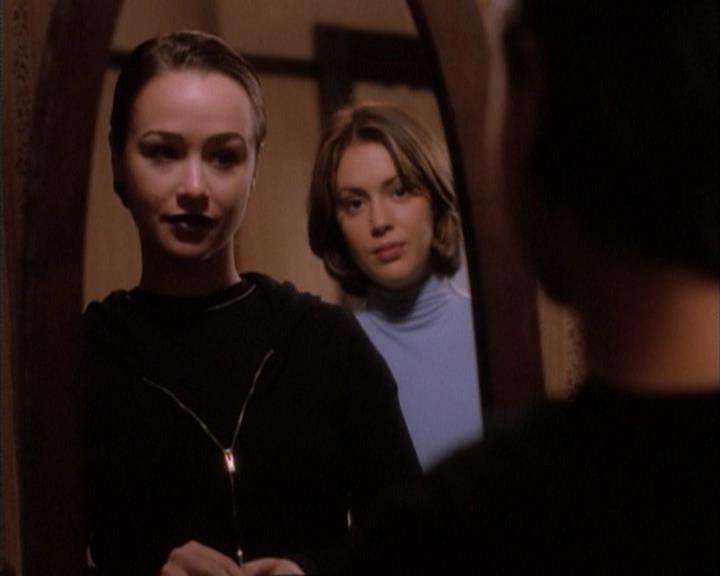 Charmed-Online-dot-net_107TheFourthSister1341.jpg