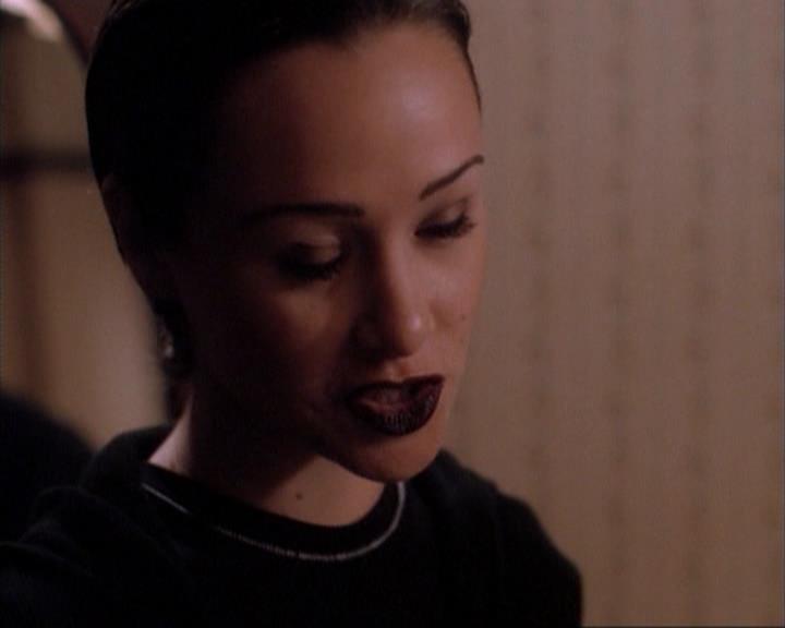 Charmed-Online-dot-net_107TheFourthSister1351.jpg