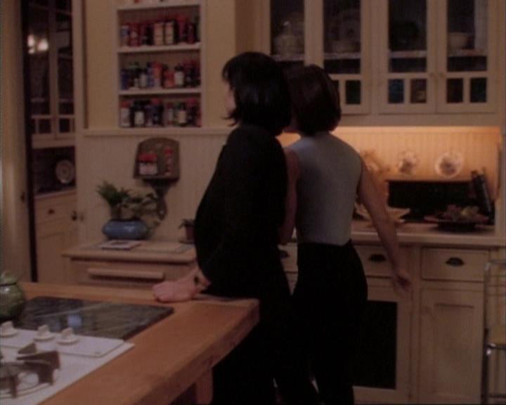 Charmed-Online-dot-net_107TheFourthSister1574.jpg