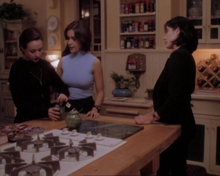 Charmed-Online-dot-net_107TheFourthSister1577.jpg