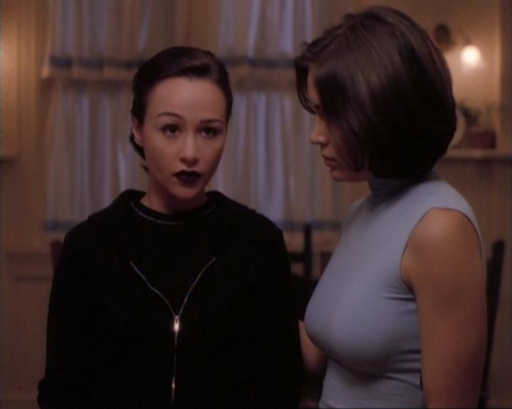 Charmed-Online-dot-net_107TheFourthSister1579.jpg