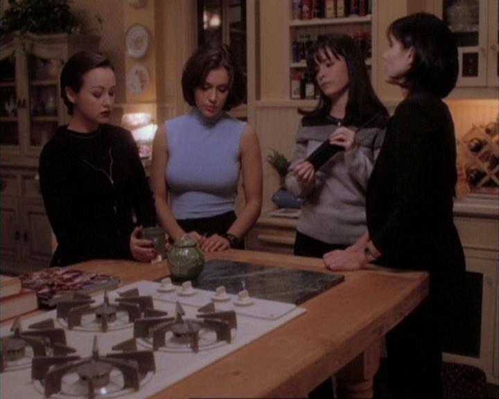 Charmed-Online-dot-net_107TheFourthSister1590.jpg Charmed-Online-dot-net_107TheFourthSister1590.jpg