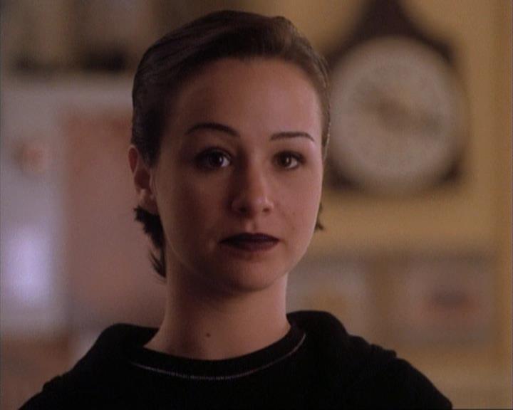 Charmed-Online-dot-net_107TheFourthSister1703.jpg