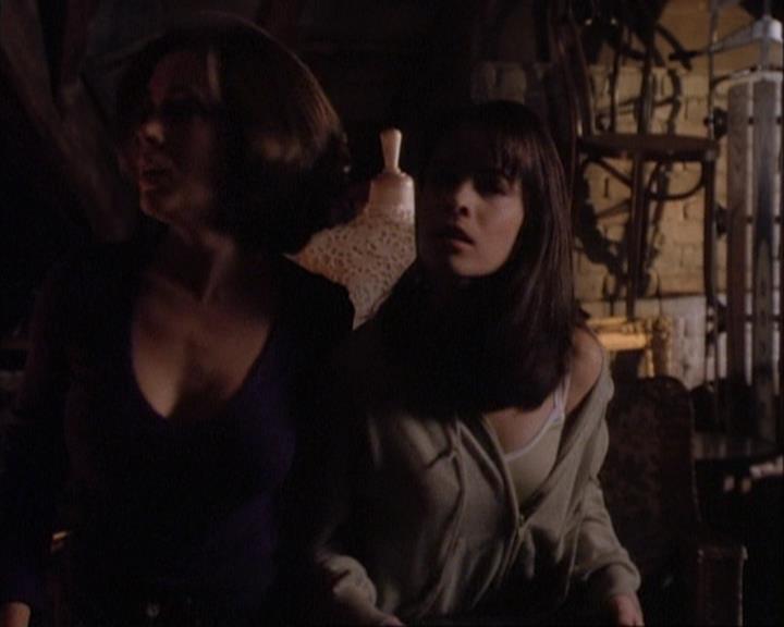 Charmed-Online-dot-net_107TheFourthSister2154.jpg