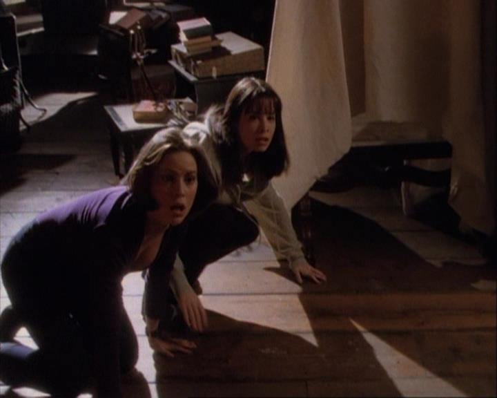 Charmed-Online-dot-net_107TheFourthSister2162.jpg