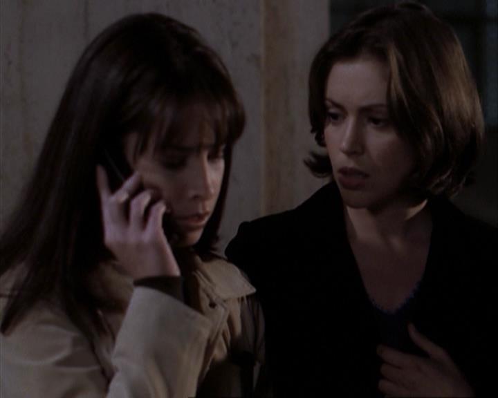 Charmed-Online-dot-net_108TheTruthIsOutThereAndItHurts0120.jpg