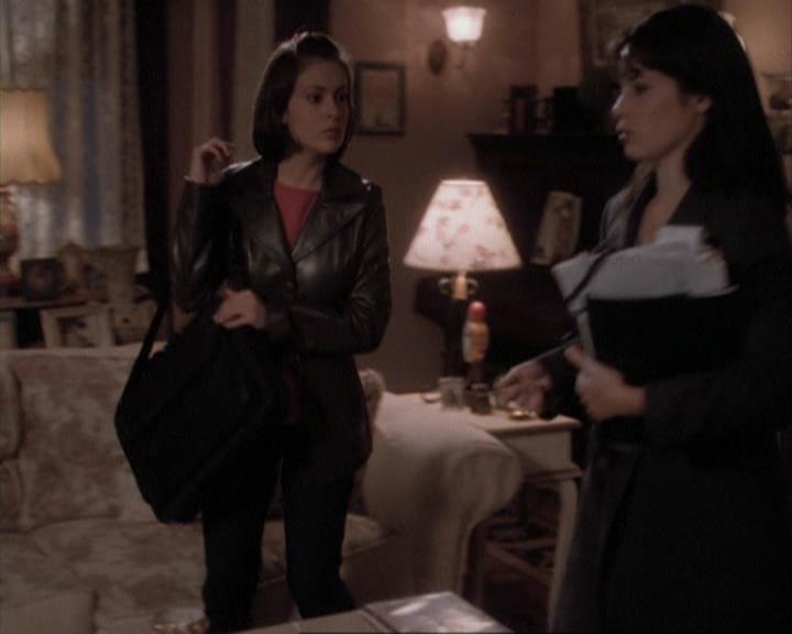 Charmed-Online-dot-net_108TheTruthIsOutThereAndItHurts0650.jpg