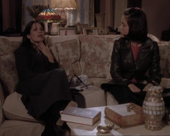 Charmed-Online-dot-net_108TheTruthIsOutThereAndItHurts0654.jpg