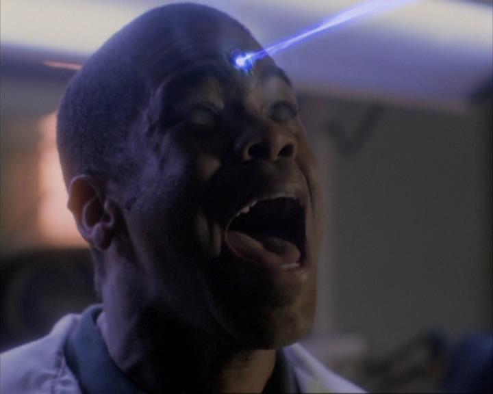 Charmed-Online-dot-net_108TheTruthIsOutThereAndItHurts0810.jpg