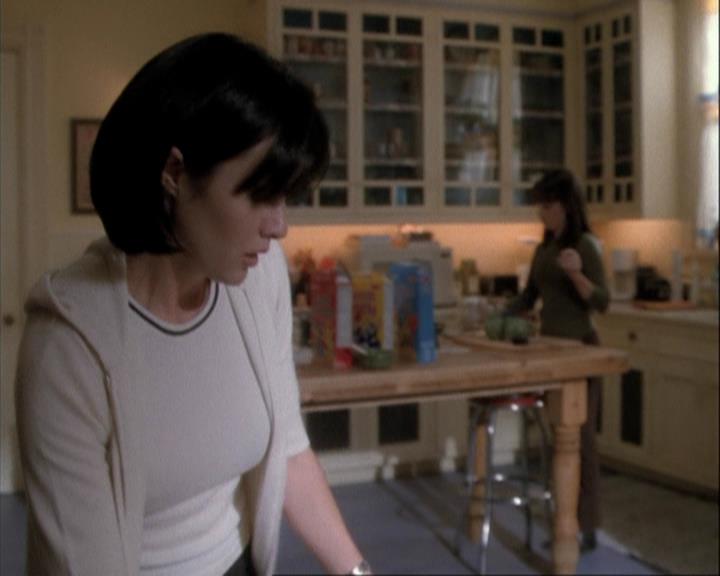 Charmed-Online-dot-net_108TheTruthIsOutThereAndItHurts0829.jpg