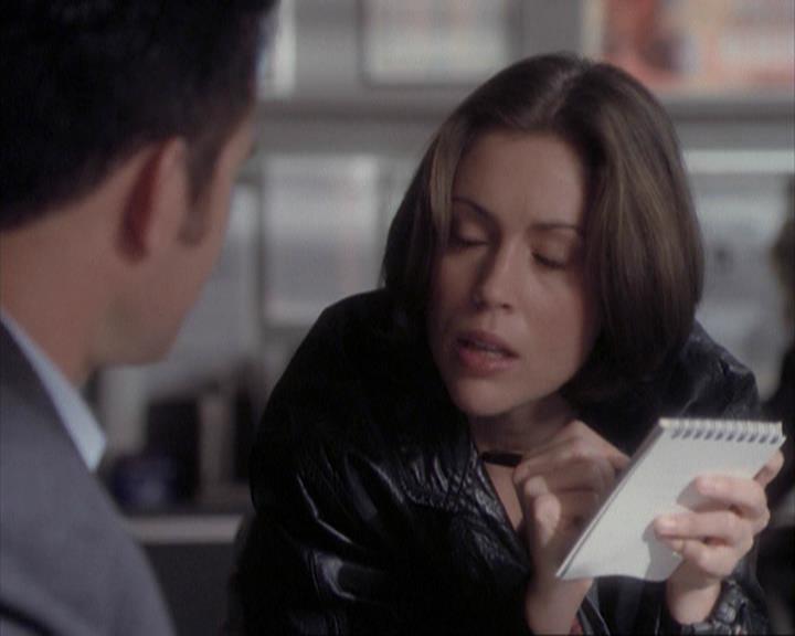 Charmed-Online-dot-net_108TheTruthIsOutThereAndItHurts1056.jpg