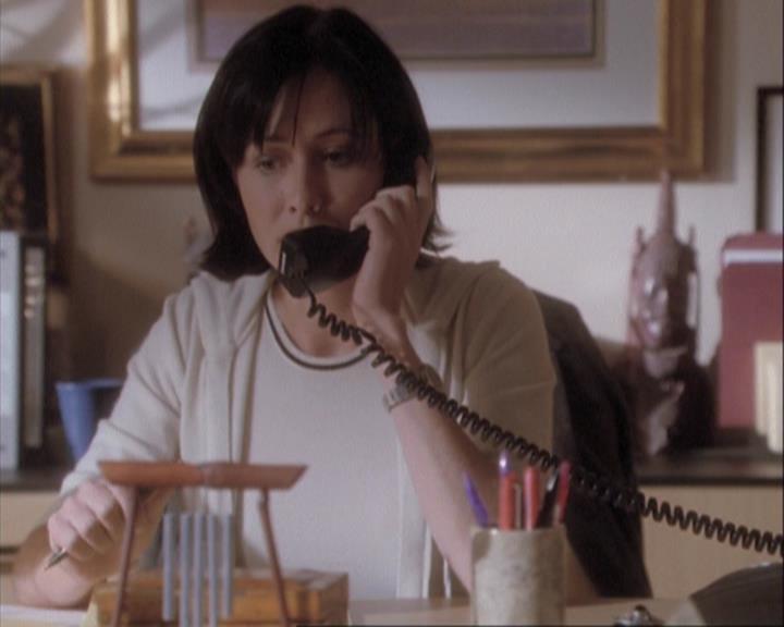 Charmed-Online-dot-net_108TheTruthIsOutThereAndItHurts1107.jpg