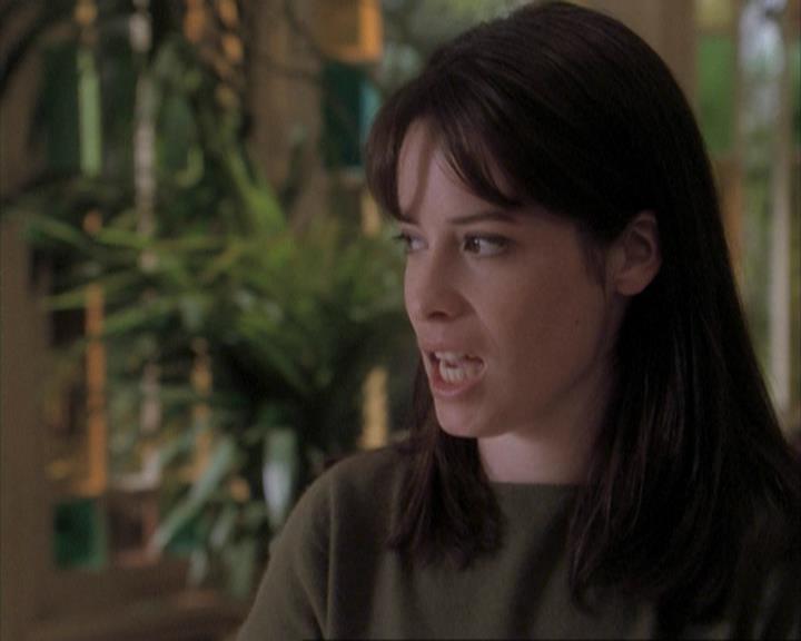 Charmed-Online-dot-net_108TheTruthIsOutThereAndItHurts1266.jpg