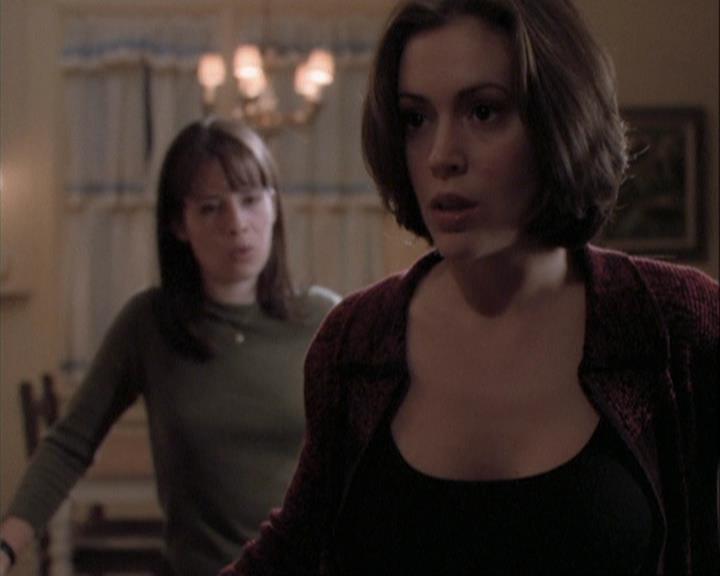 Charmed-Online-dot-net_108TheTruthIsOutThereAndItHurts1820.jpg