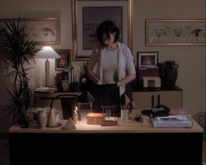 Charmed-Online-dot-net_108TheTruthIsOutThereAndItHurts1923.jpg