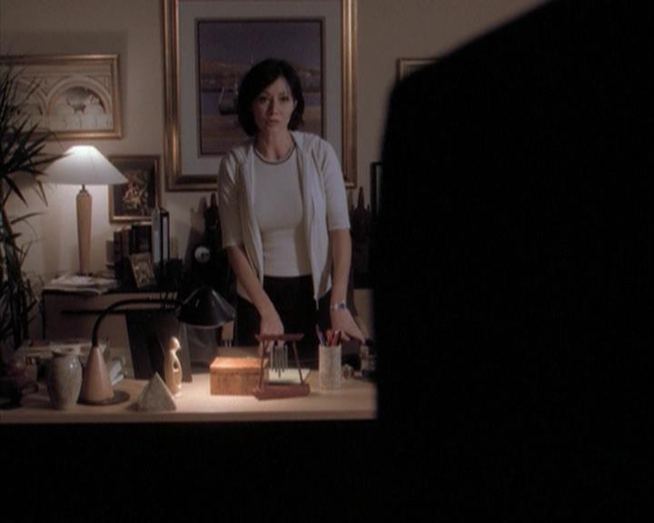 Charmed-Online-dot-net_108TheTruthIsOutThereAndItHurts1931.jpg