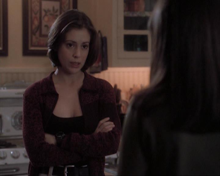 Charmed-Online-dot-net_108TheTruthIsOutThereAndItHurts1992.jpg