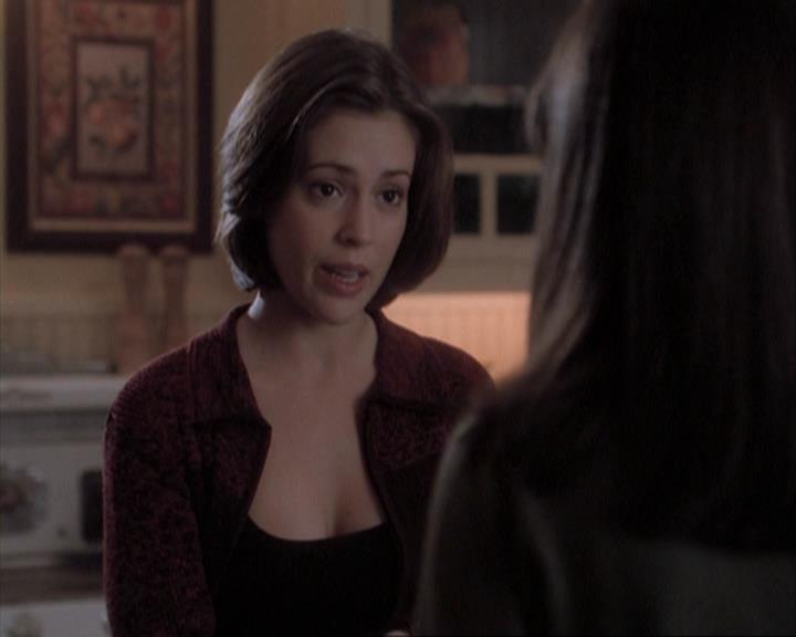 Charmed-Online-dot-net_108TheTruthIsOutThereAndItHurts1999.jpg