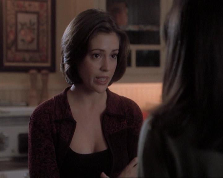 Charmed-Online-dot-net_108TheTruthIsOutThereAndItHurts2000.jpg