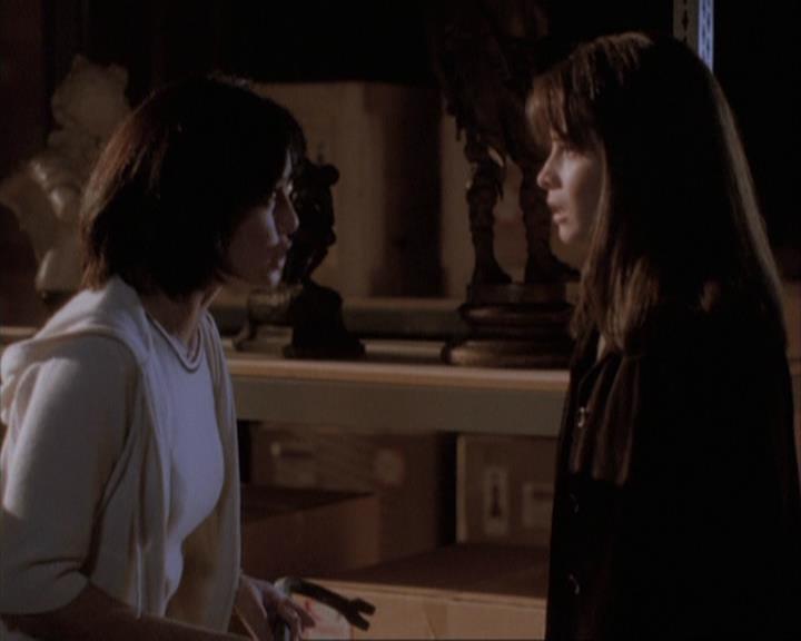 Charmed-Online-dot-net_108TheTruthIsOutThereAndItHurts2157.jpg