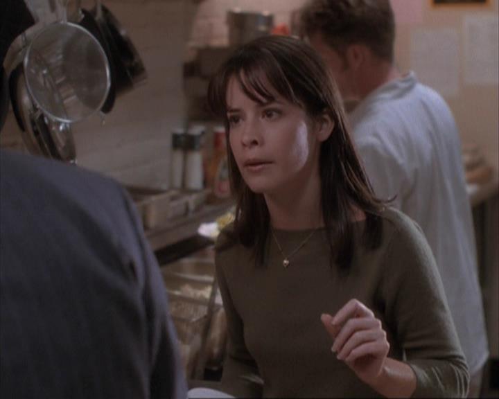 Charmed-Online-dot-net_108TheTruthIsOutThereAndItHurts2376.jpg