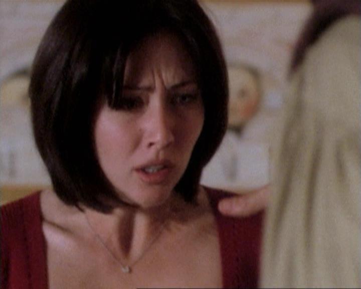 Charmed-Online-dot-net_109TheWitchIsBack0156.jpg