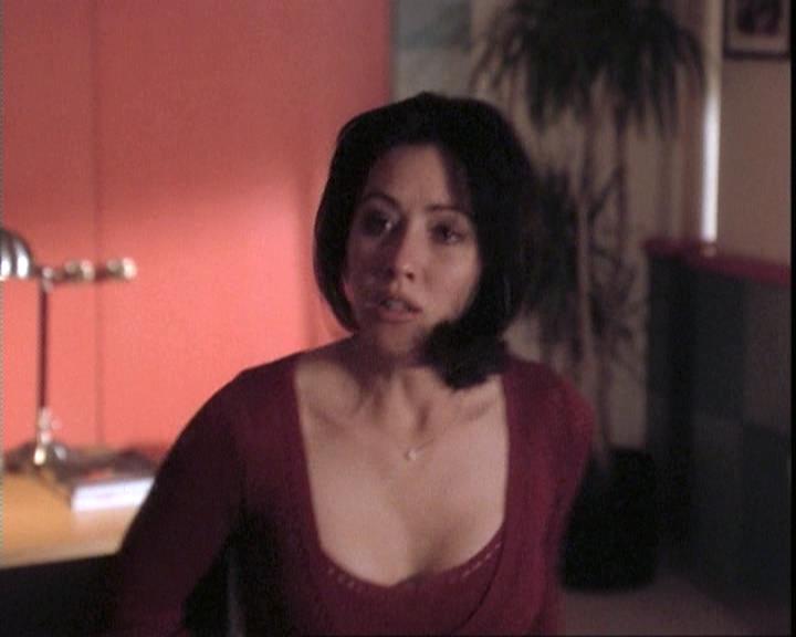 Charmed-Online-dot-net_109TheWitchIsBack0182.jpg