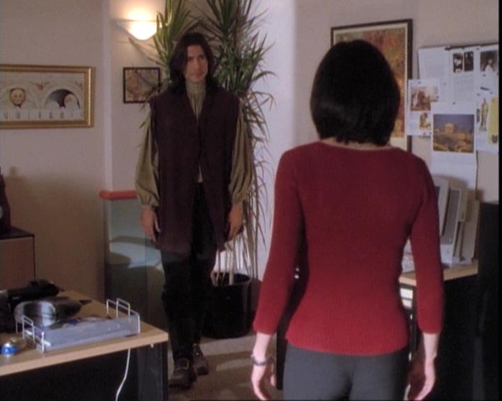 Charmed-Online-dot-net_109TheWitchIsBack0184.jpg