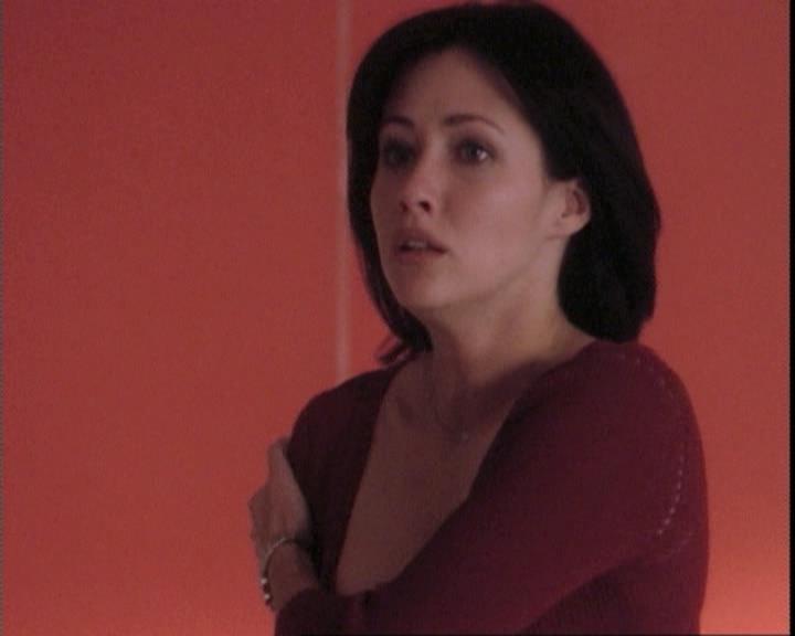 Charmed-Online-dot-net_109TheWitchIsBack0219.jpg
