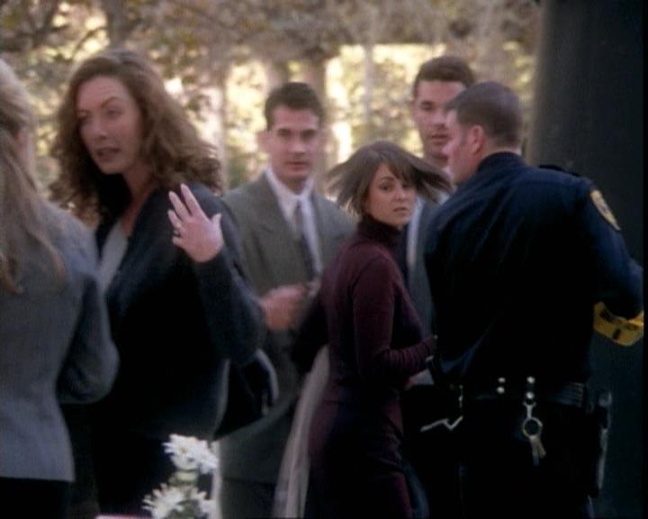 Charmed-Online-dot-net_109TheWitchIsBack0341.jpg