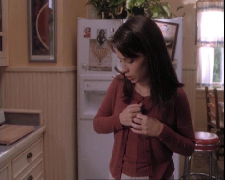 Charmed-Online-dot-net_109TheWitchIsBack0413.jpg