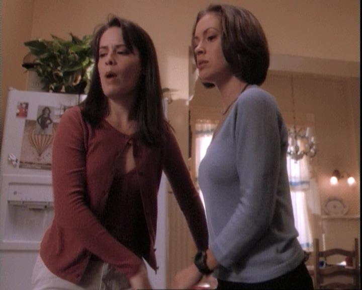 Charmed-Online-dot-net_109TheWitchIsBack0427.jpg