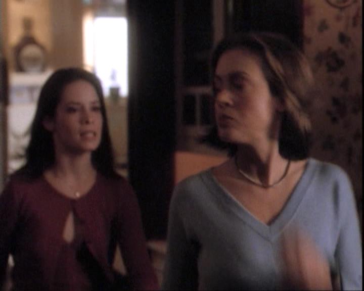 Charmed-Online-dot-net_109TheWitchIsBack0432.jpg