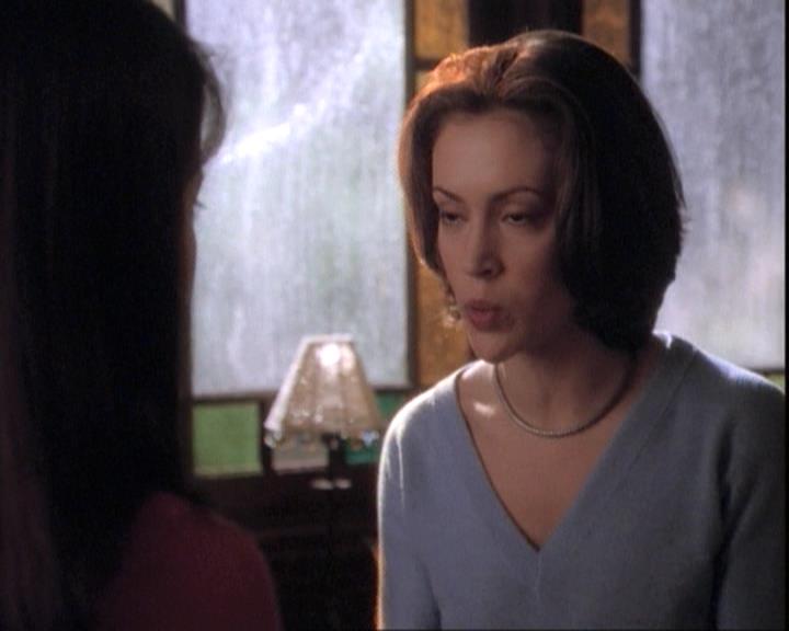 Charmed-Online-dot-net_109TheWitchIsBack0436.jpg