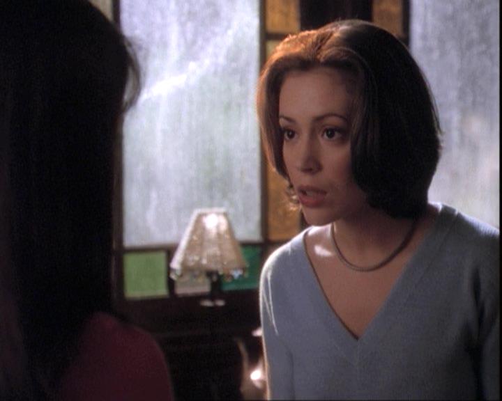 Charmed-Online-dot-net_109TheWitchIsBack0445.jpg