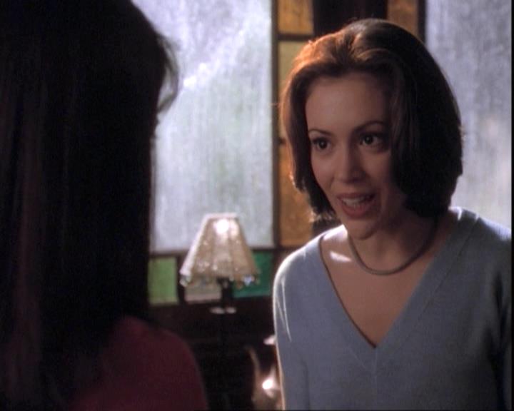 Charmed-Online-dot-net_109TheWitchIsBack0450.jpg