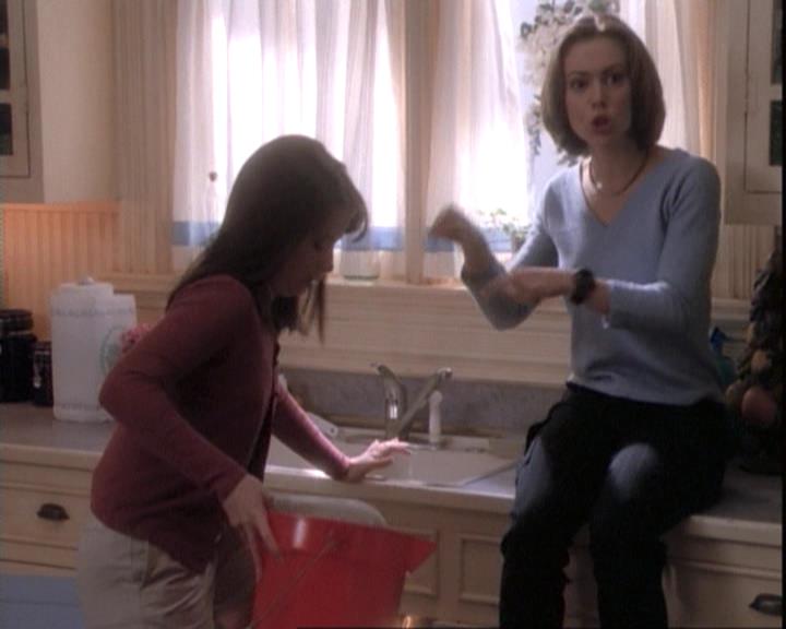 Charmed-Online-dot-net_109TheWitchIsBack0503.jpg