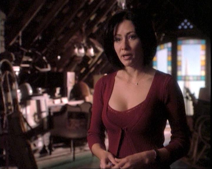 Charmed-Online-dot-net_109TheWitchIsBack0620.jpg
