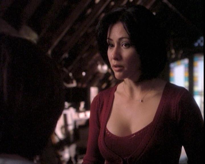 Charmed-Online-dot-net_109TheWitchIsBack0632.jpg